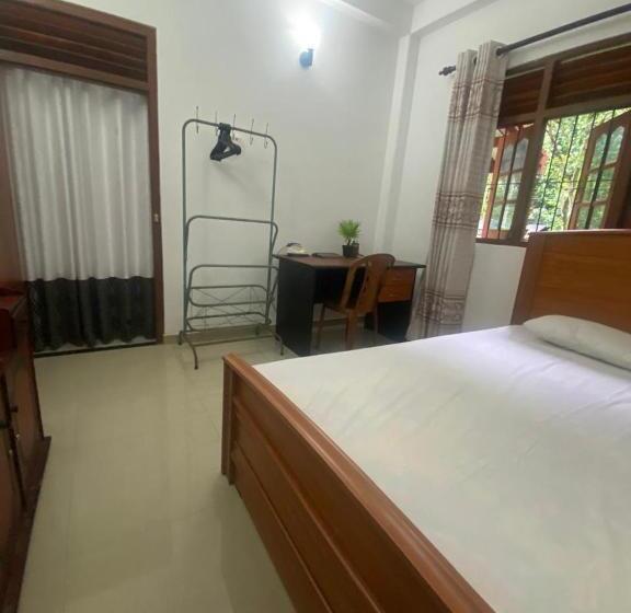 Пансион Bat House