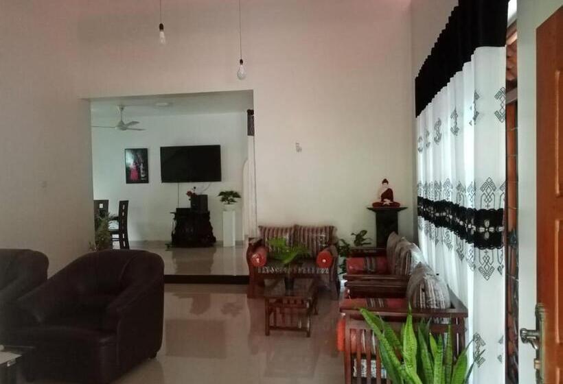 Пансион Bat House