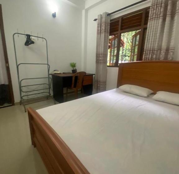 Пансион Bat House