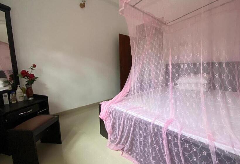 Пансион Bat House