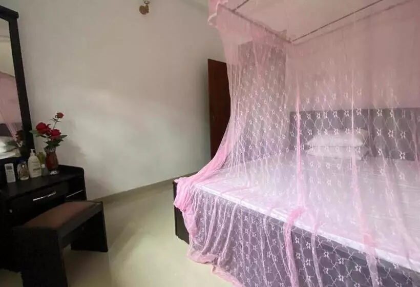 ペンション Bat House
