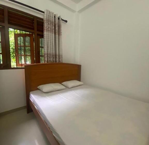 Пансион Bat House