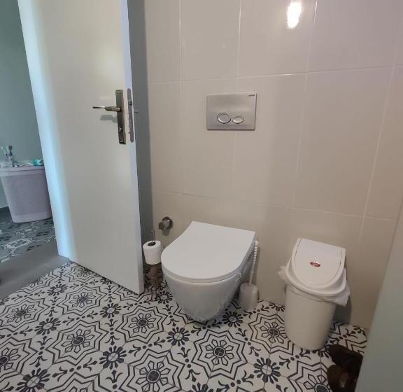 پانسیون Chandrah Rooms