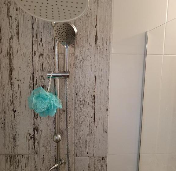 پانسیون Chandrah Rooms