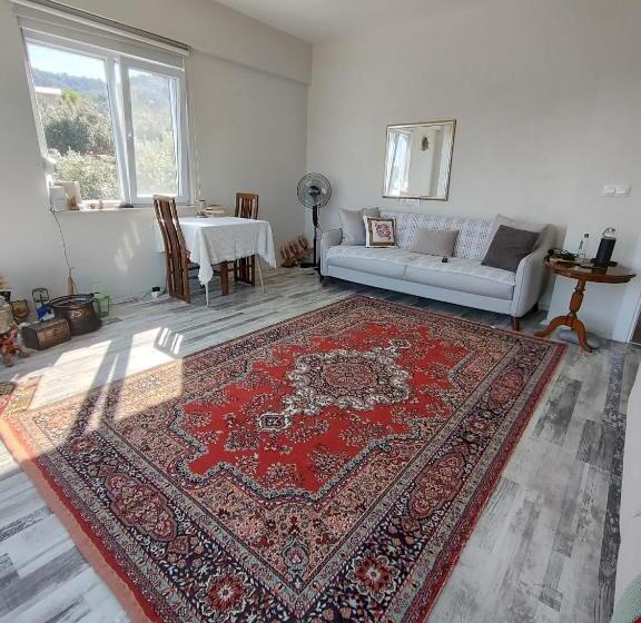 پانسیون Chandrah Rooms