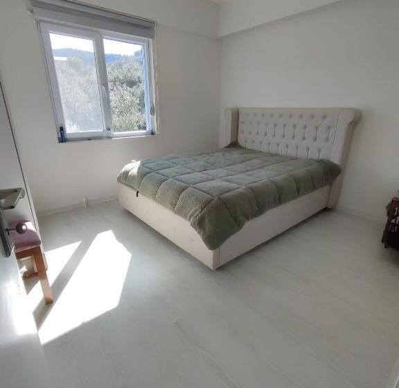 پانسیون Chandrah Rooms