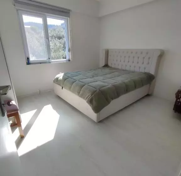 پانسیون Chandrah Rooms