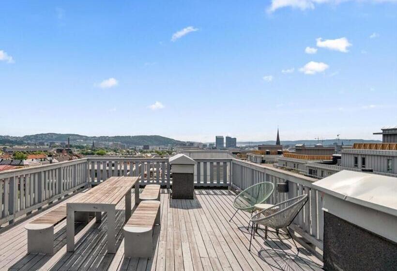 Pensión Happy Days Relaxing Room With Smart Solutions Shared Apartment With One Other Bedroom