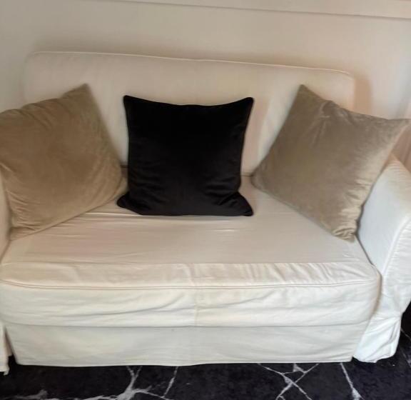 Pensión Happy Days Relaxing Room With Smart Solutions Shared Apartment With One Other Bedroom