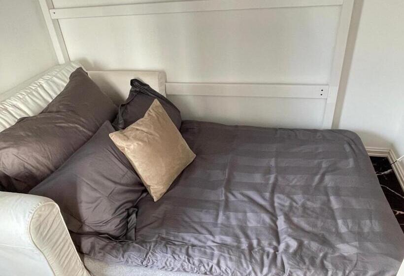 Pensión Happy Days Relaxing Room With Smart Solutions Shared Apartment With One Other Bedroom