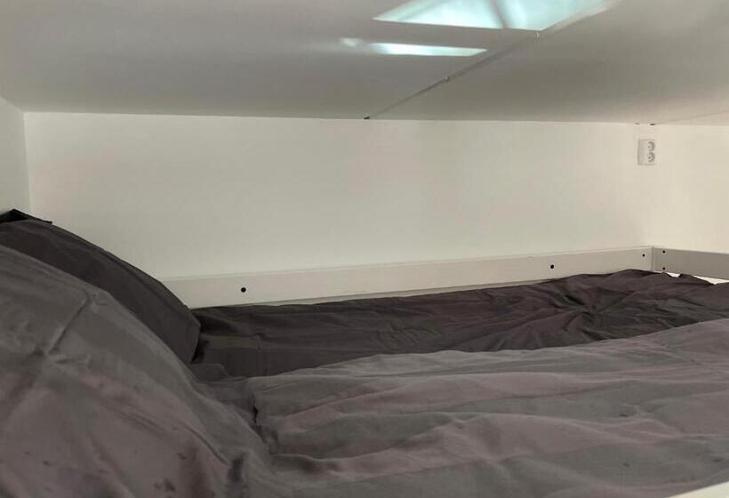 Pensión Happy Days Relaxing Room With Smart Solutions Shared Apartment With One Other Bedroom