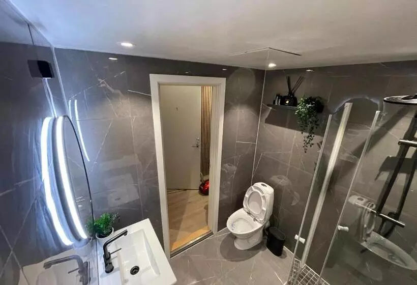 ペンション Happy Days Relaxing Room With Smart Solutions Shared Apartment With One Other Bedroom