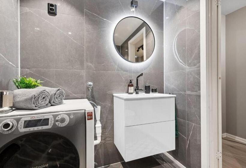 Pensión Happy Days Relaxing Room With Smart Solutions Shared Apartment With One Other Bedroom