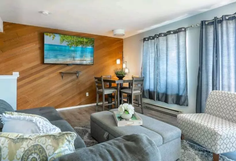 206 Megan S Condo
