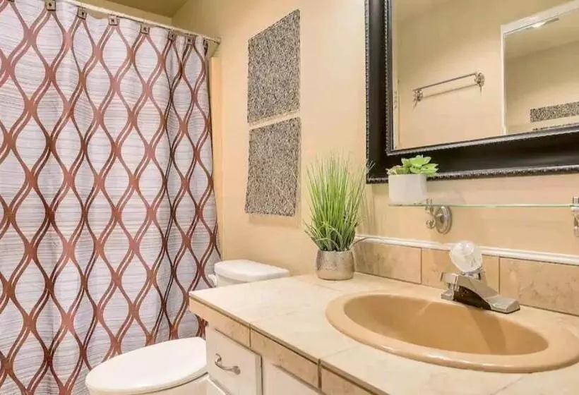 206 Megan S Condo