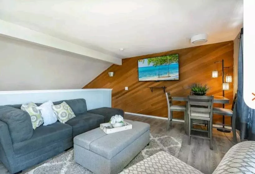 206 Megan S Condo
