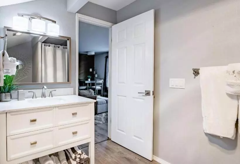 206 Megan S Condo
