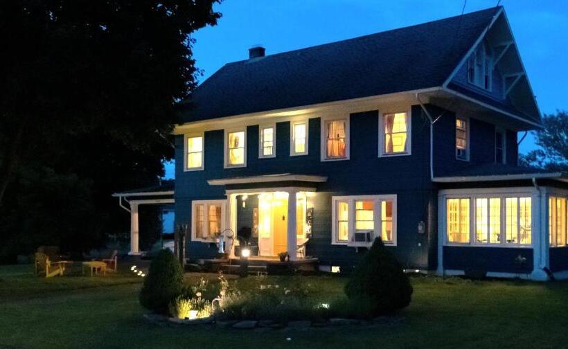 הוסטל Home In The Heart Of The Finger Lakes