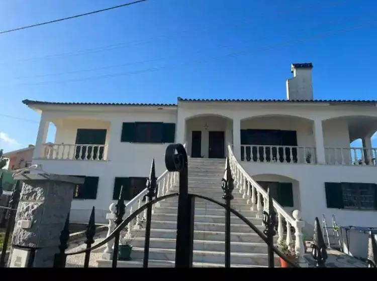 Aamiaismajoitus (B&B) Brisa Bright Retreat Near The Beach!