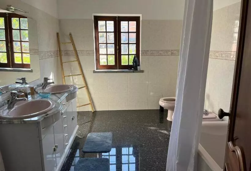 Aamiaismajoitus (B&B) Brisa Bright Retreat Near The Beach!