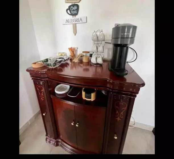 Aamiaismajoitus (B&B) Brisa Bright Retreat Near The Beach!