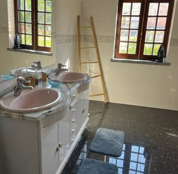 Aamiaismajoitus (B&B) Brisa Bright Retreat Near The Beach!