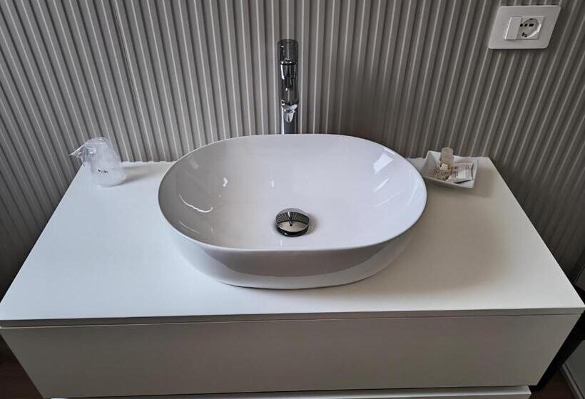 تختخواب و صبحانه Faber Home