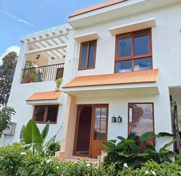 Aamiaismajoitus (B&B) Tuscan Breeze, Nandi Hills