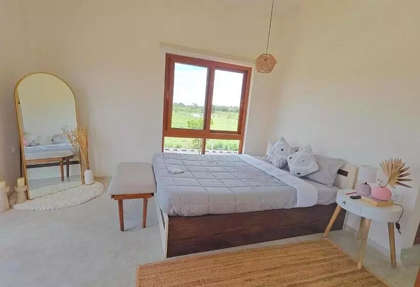 Aamiaismajoitus (B&B) Tuscan Breeze, Nandi Hills