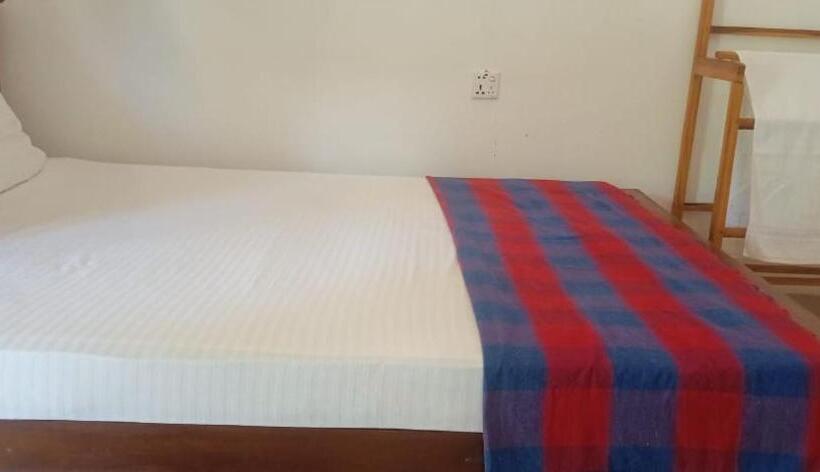 בית מלון כפרי Kudawewa Rest