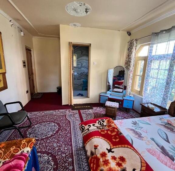 هتل Shahin Heritage And Homestays