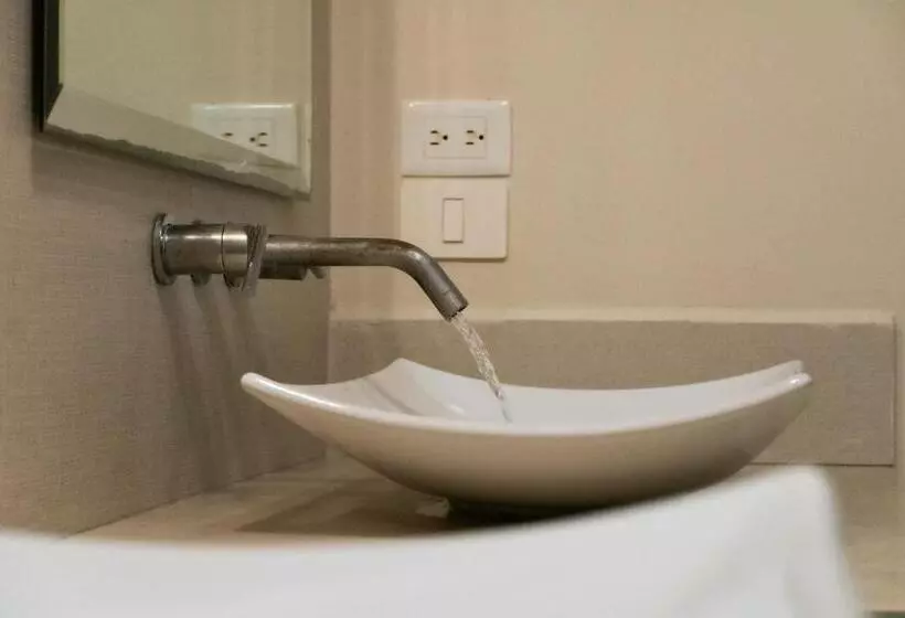 Infinity Suites Habitación Triple 105