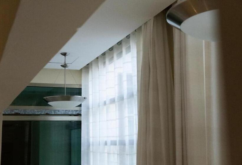 Infinity Suites Habitación Triple 105