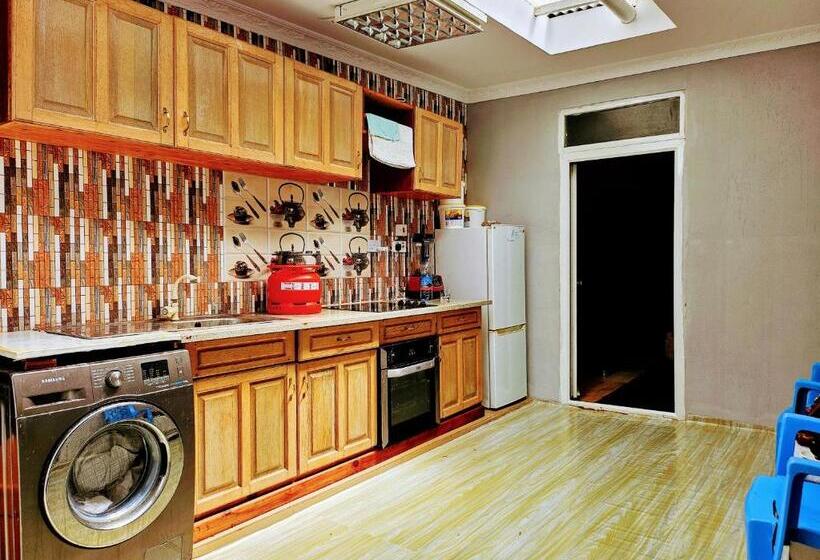 پانسیون Asante Hostel