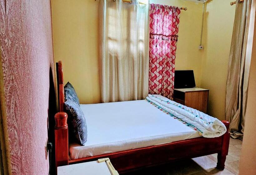 پانسیون Asante Hostel