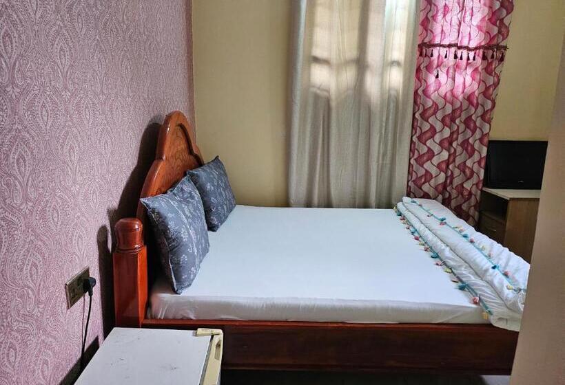 پانسیون Asante Hostel