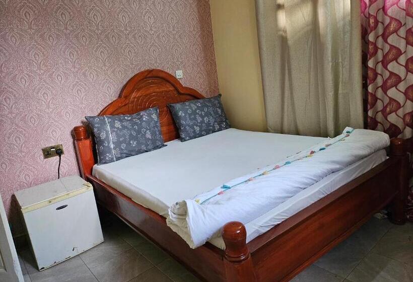 پانسیون Asante Hostel