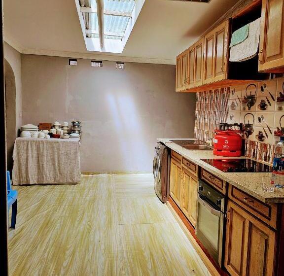 پانسیون Asante Hostel