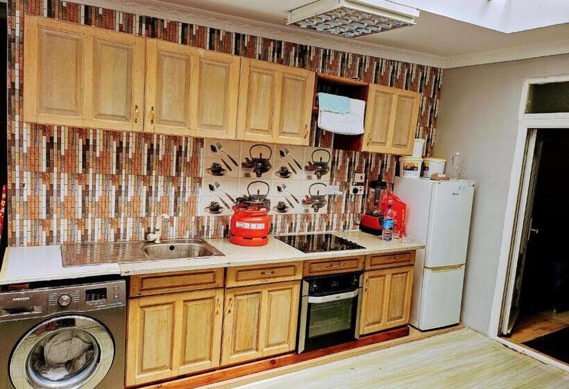 پانسیون Asante Hostel