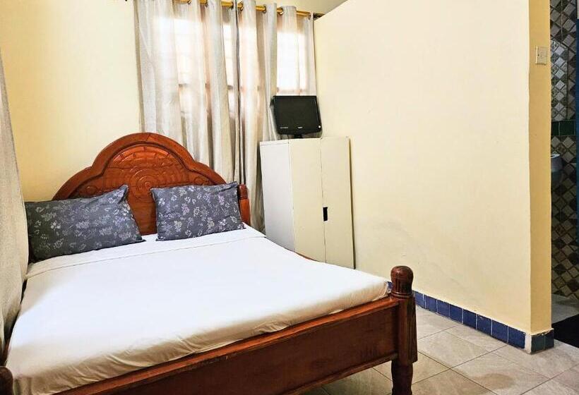 پانسیون Asante Hostel