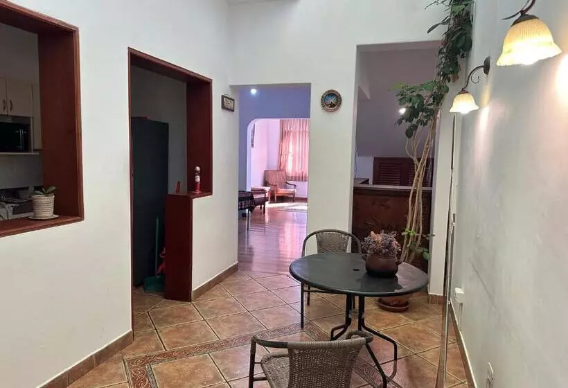 ペンション Habitacion Simple Huaca Pucllana