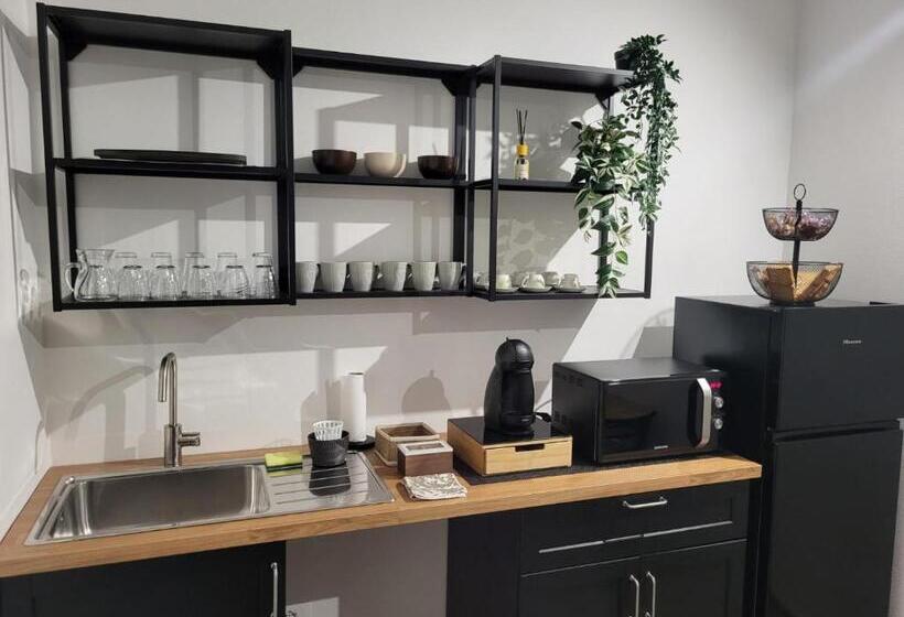 پانسیون P R A T O E O N D E