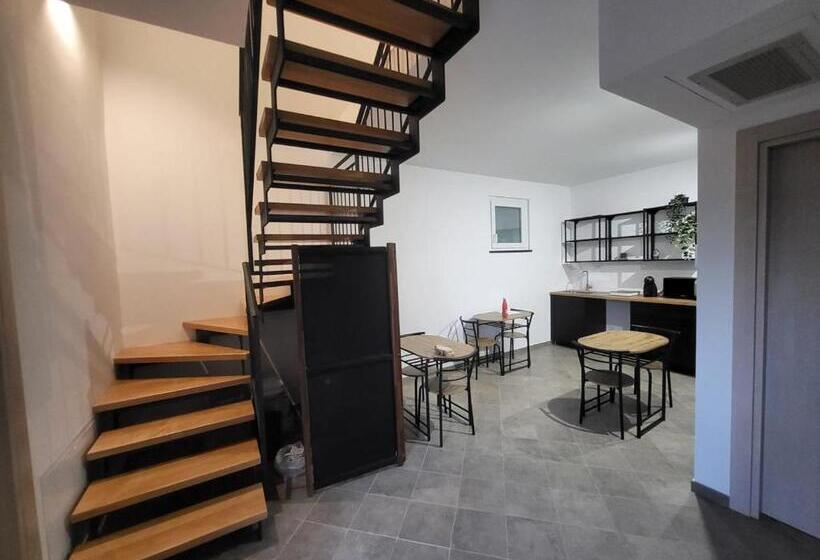 پانسیون P R A T O E O N D E