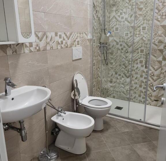 پانسیون P R A T O E O N D E