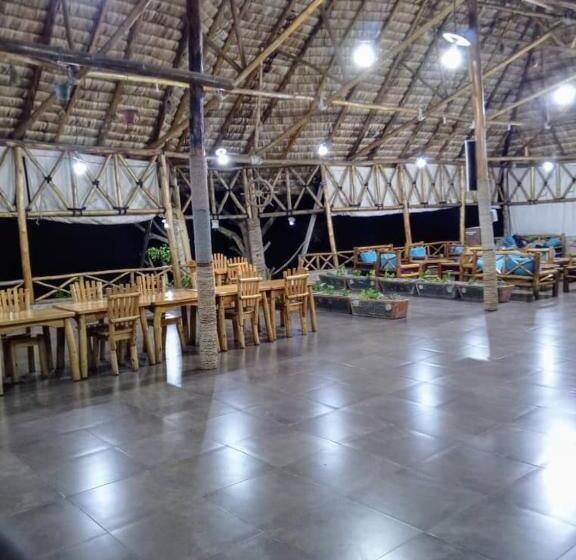 استراحتگاه Baboon Lodge Queen Elizabeth