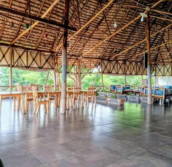 استراحتگاه Baboon Lodge Queen Elizabeth