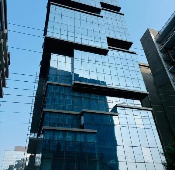 هتل Aquila Grand Suites   Noida Sector 136