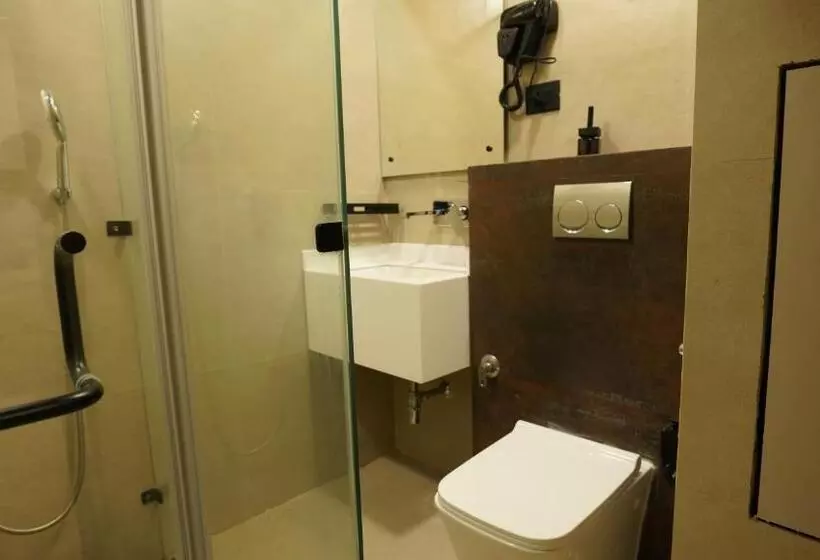 Hotelli Aquila Grand Suites   Noida Sector 136