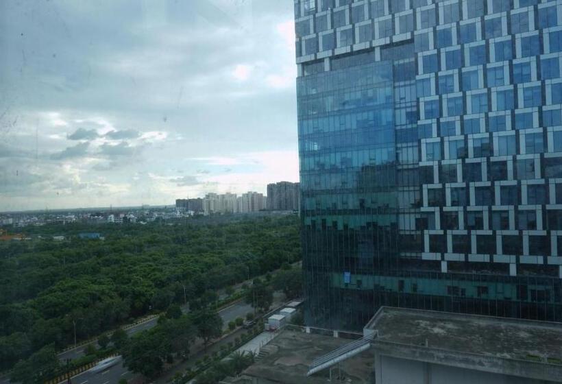 هتل Aquila Grand Suites   Noida Sector 136