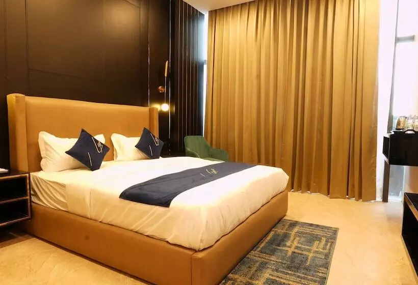 Hotelli Aquila Grand Suites   Noida Sector 136